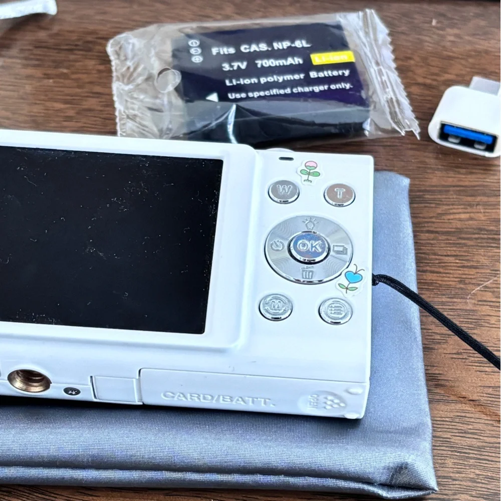 CCD｜ Y2K｜White Digital Camera with Sanrio My Melody Pink Sticker